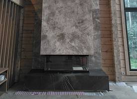 Камин из мрамора FIOR DI BOSCO и гранита PIETRA GREY